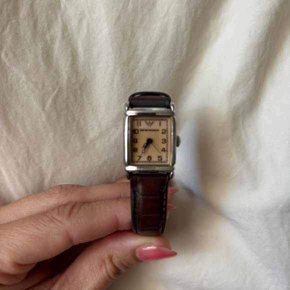 Vintage women's Armani watch classic 90's chic - Picture 4 of 7